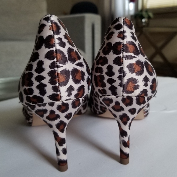 🌟New ANN TAYLOR Leopard Now Heels S- 9 - Picture 7 of 12